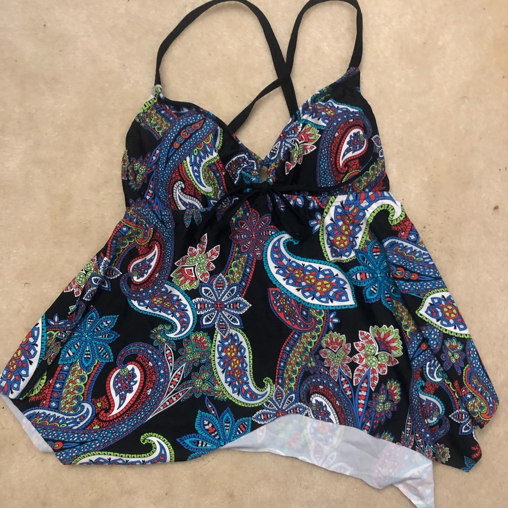 Venus Womens size 6 sharkbite hem tankini swim top